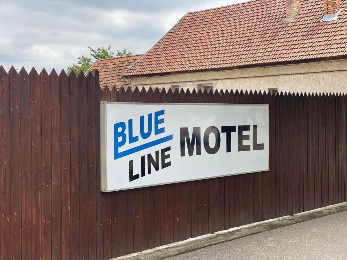 Blueline Motel Jászberény エクステリア 写真