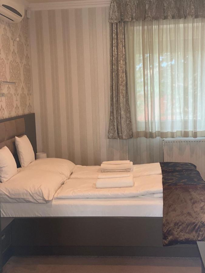 Blueline Motel Jászberény エクステリア 写真